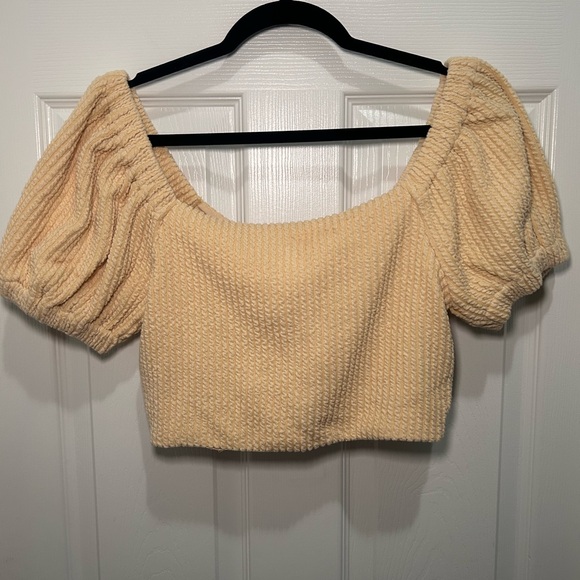 Pastel Yellow Textured Puff Sleeve Crop Top NWT - Picture 4 of 11